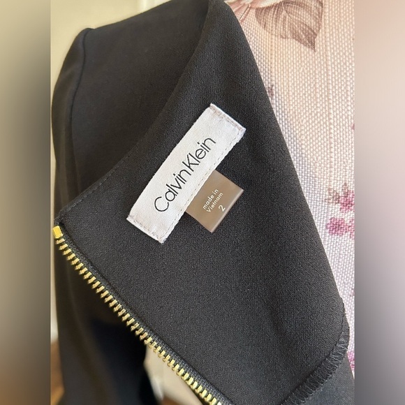 โจClassy Calvin Klein Black Trumpet Sleeve Gold Zipper Cocktail Party Dress 2 XS - Picture 6 of 6